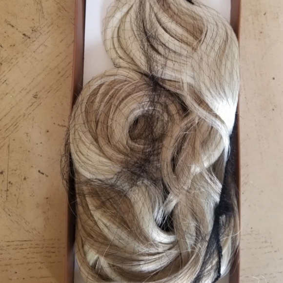 Blonde Wavy Full Head Clip in Extension - Picture 4 of 7
